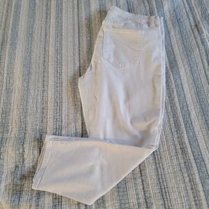 Elegant Women's Cream Straight Leg Jeans